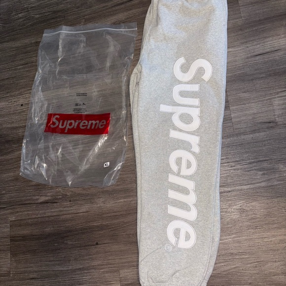 Supreme Gray Sweatpants - Picture 1 of 3